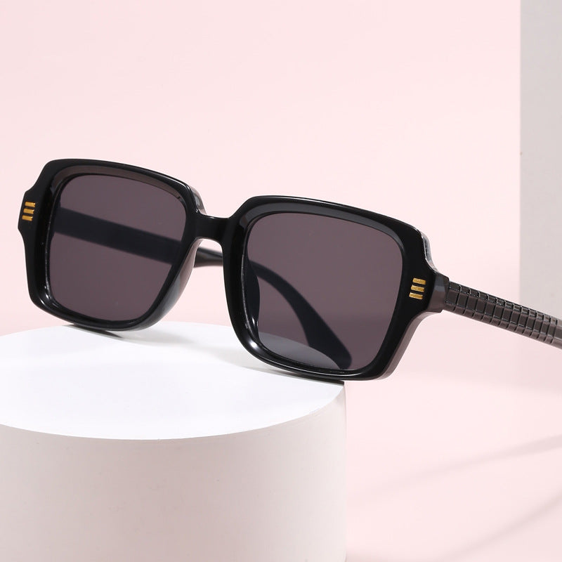 Dame trendy firkantet solbrille med strukturert ramme Luvikno