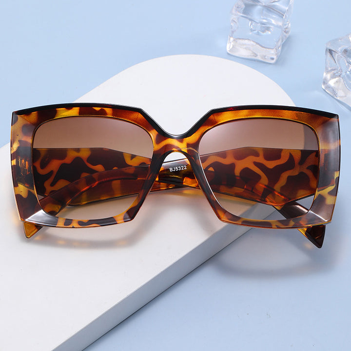 Damer Ekstraordinær Oversized-solbrille i moderne design Luvikno