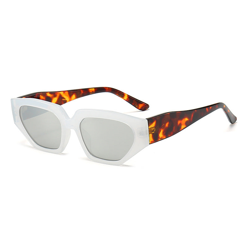 Dame Modisk solbrille i innovativ polygonal design Luvikno