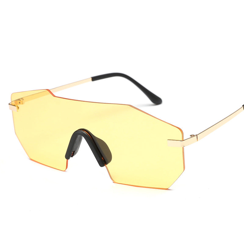 Dame oversized solbriller i futuristisk design Luvikno