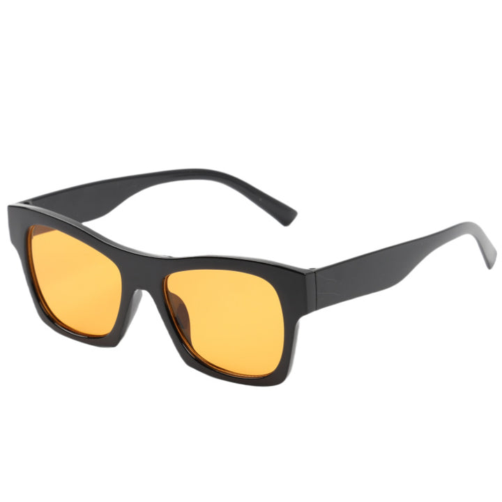 Dame moteriktig solbrille i elegant kvadratdesign Luvikno