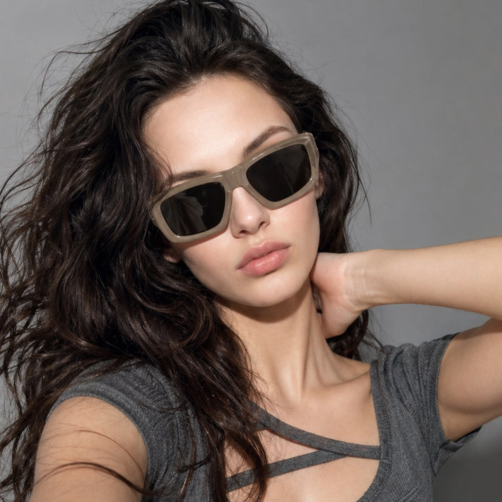 Damer oversized geometrisk solbrille med moderne ramme Luvikno