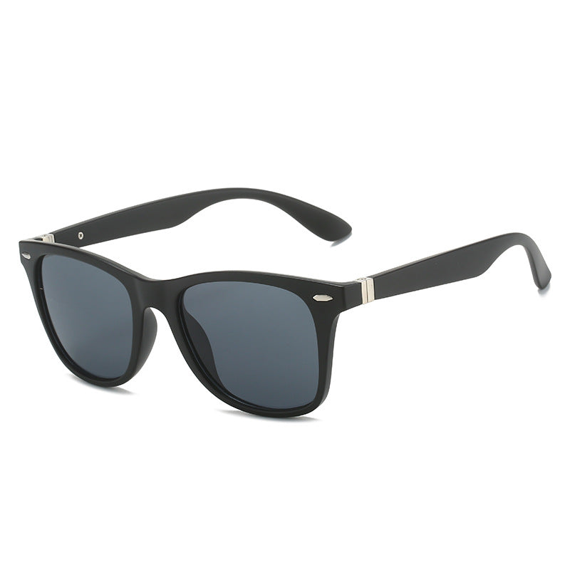 Dame moteriktig solbrille med beskyttende UV-beskyttelse og trendy design Luvikno