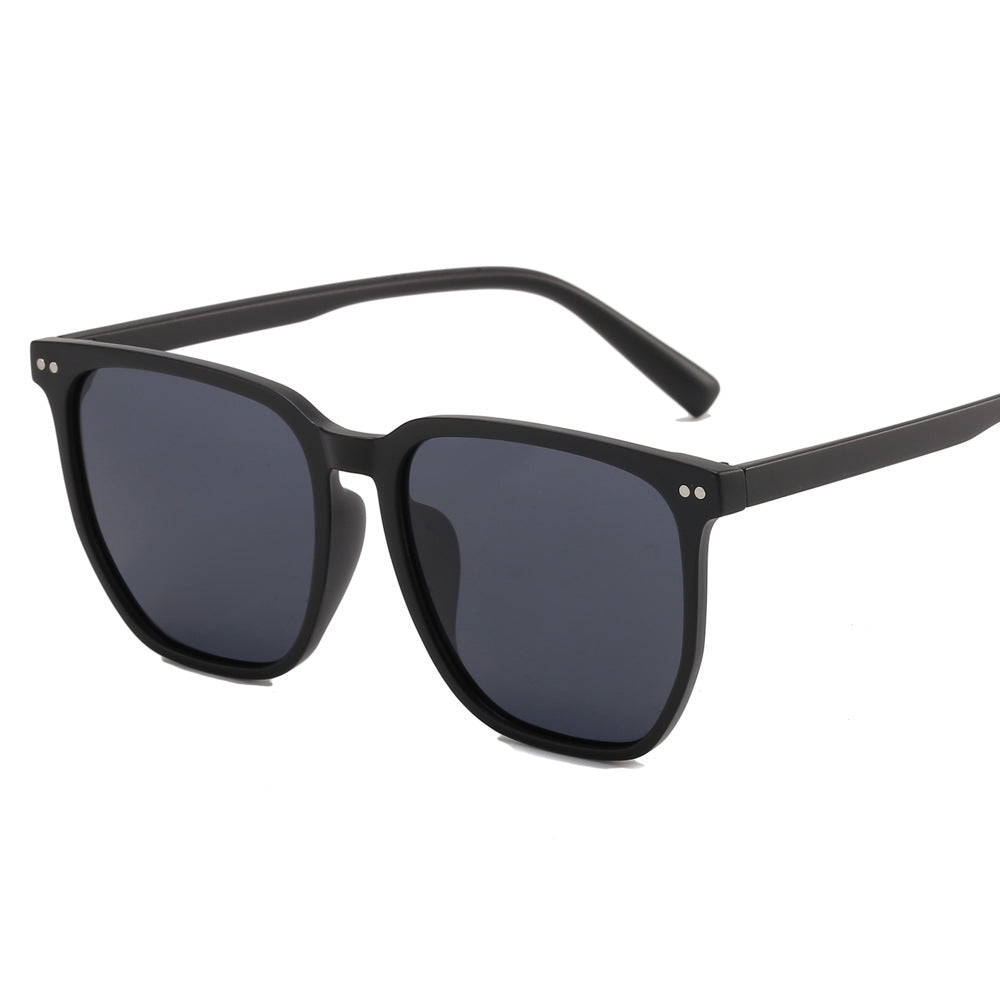 Dame moteriktig solbrille i klart design Luvikno
