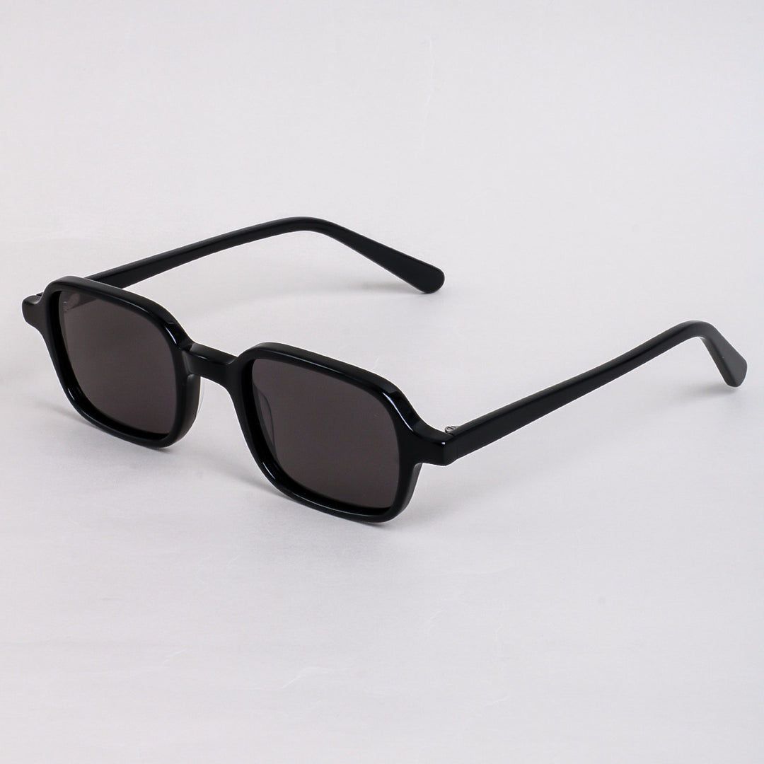 Dame moteriktig solbrille i unikt, moderne design Luvikno