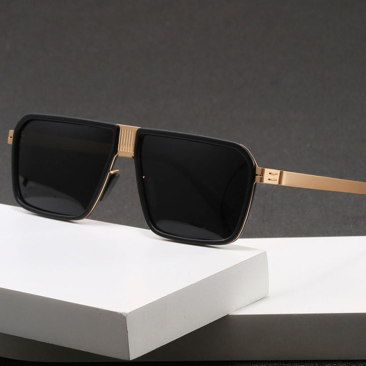 Dame moteriktig solbrille i moderne, firkantet design Luvikno