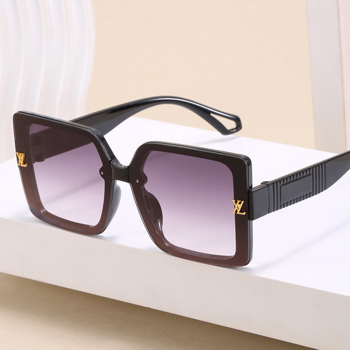 Damen moteriktig firkantet solbrille med elegant design Luvikno
