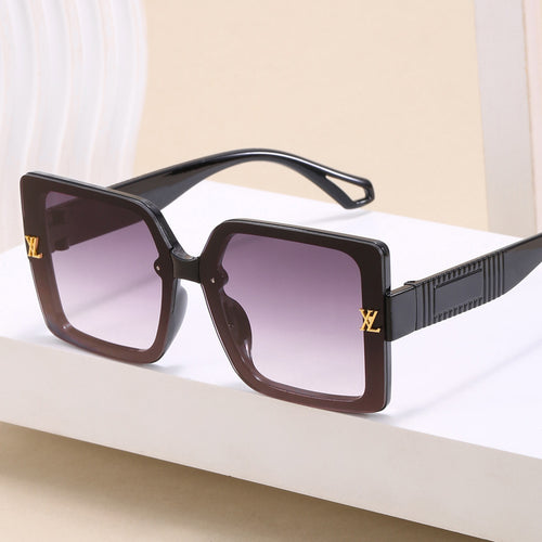 Damen moteriktig firkantet solbrille med elegant design Luvikno