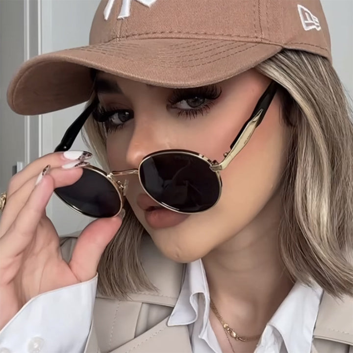 Dame rund solbrille med elegant, gullramme og UV-beskyttelse Luvikno