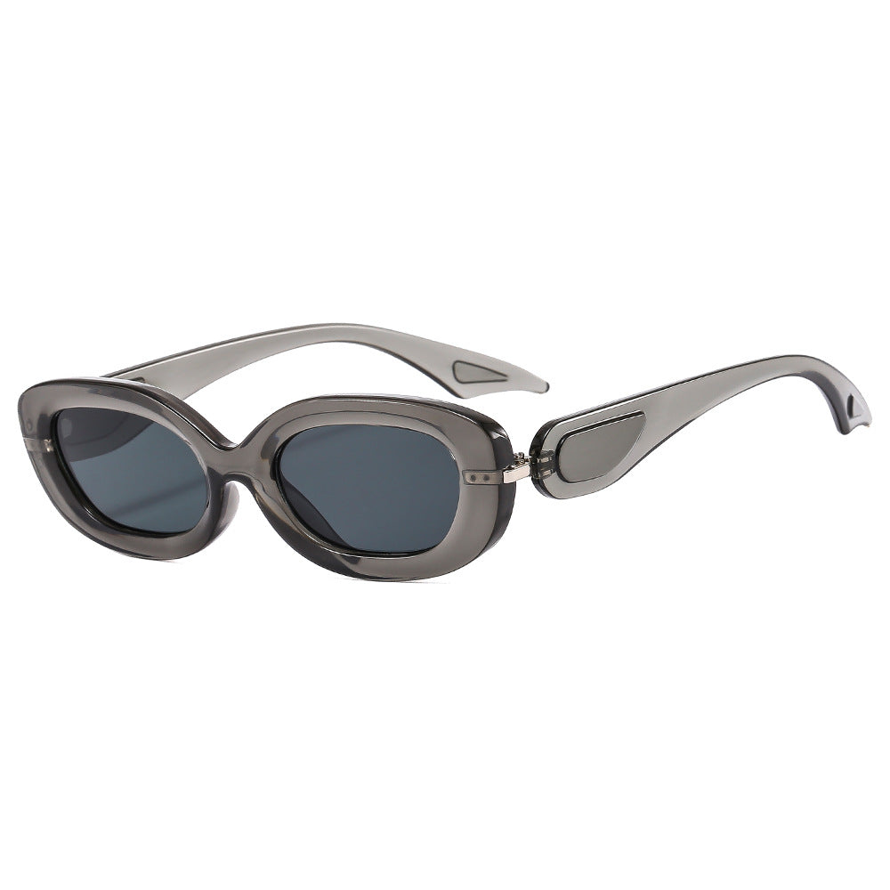 Dame moteriktig solbrille med stilfull buet ramme Luvikno