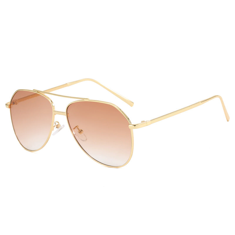 Dame trendy aviator solbriller med subtil fargegradient Luvikno