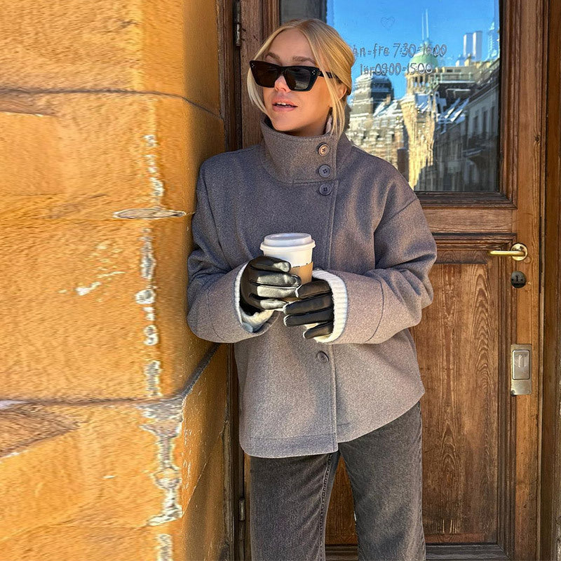 Luvik | Naisten Lyhyt Takki Korkealla Kauluksella ja Napitus