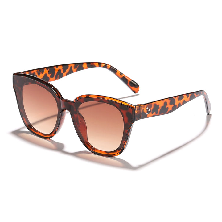 Dame moteriktig solbrille med bred ramme og myke linser Luvikno