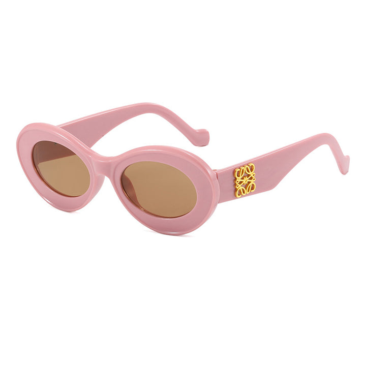 Dame moteriktig solbrille med oval ramme og gullapplikasjoner Luvikno