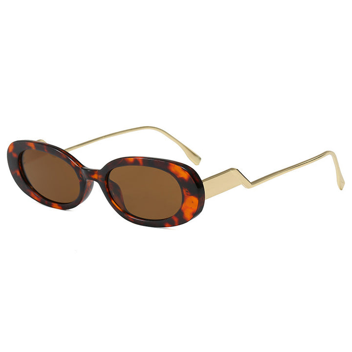 Dame retro-inspirert solbrille med moderne design og markant ramme Luvikno