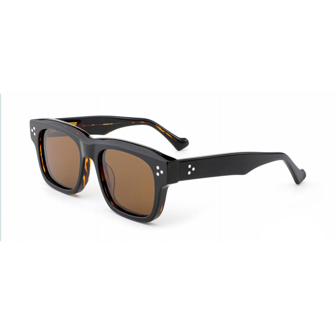 Dame designer solbrille i retro-inspirert kvadratdesign med høykvalitets plastramme Luvikno