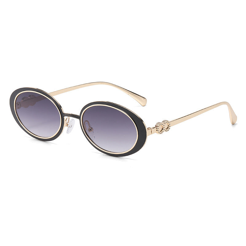 Dame moteriktig solbrille med stilfullt oseanisk design Luvikno