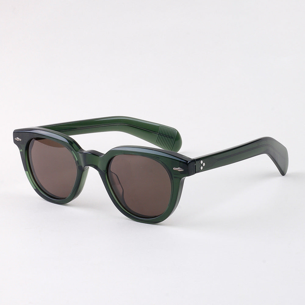 Dame solbrille i elegant, feminin design med høyverdig plastramme Luvikno
