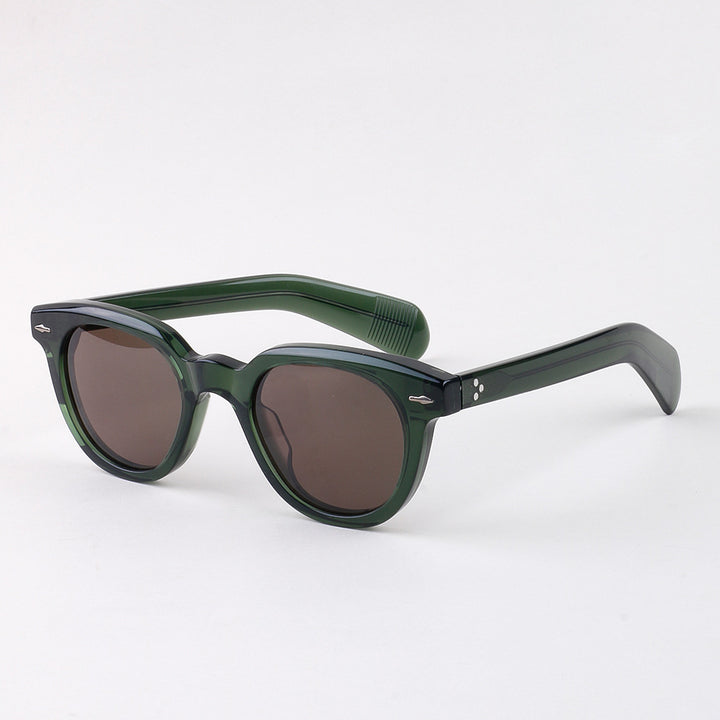 Dame solbrille i elegant, feminin design med høyverdig plastramme Luvikno