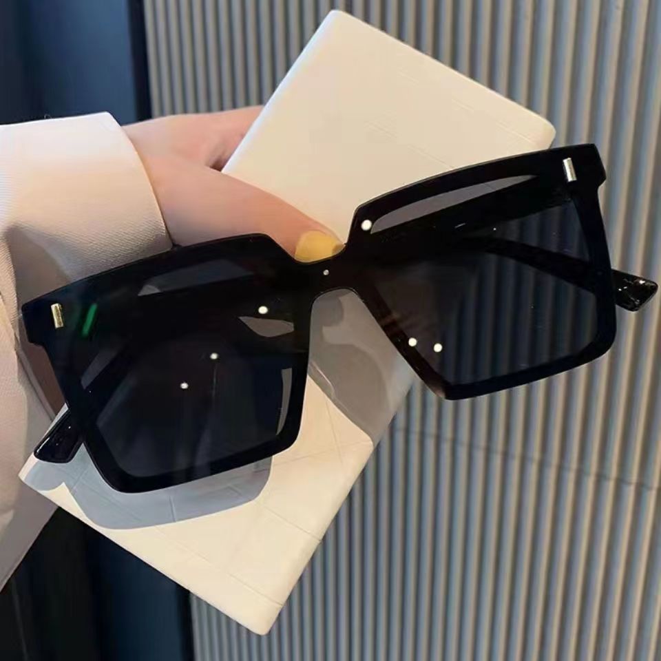 Dame moteriktig kvadratisk solbrille med stilig ramme Luvikno