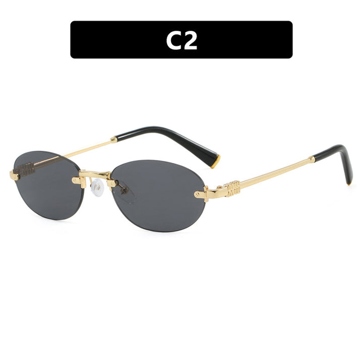 Dame moterimessig solbrille med oval ramme og elegante aksenter Luvikno
