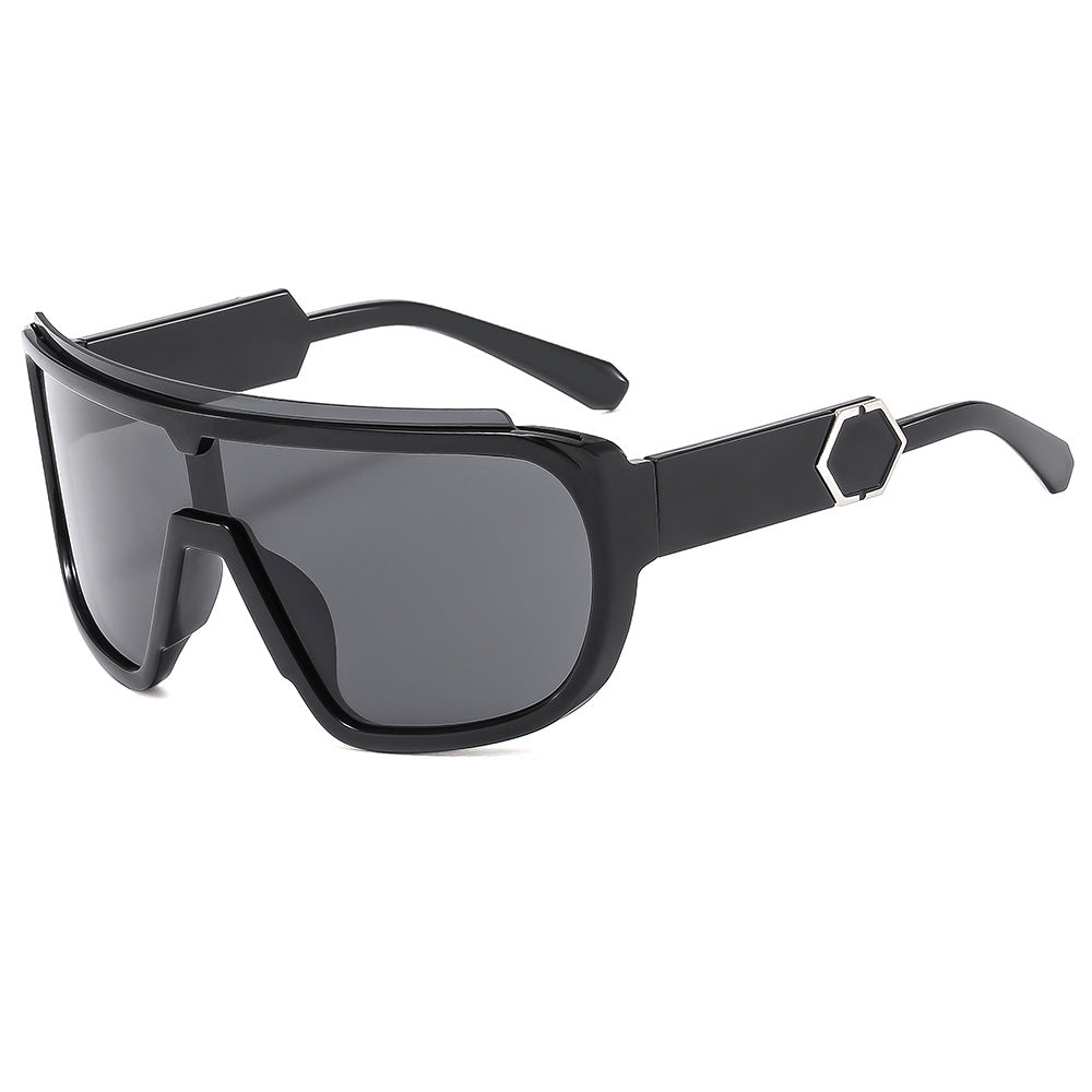 Dame sporty solbriller med futuristisk design og bred front Luvikno