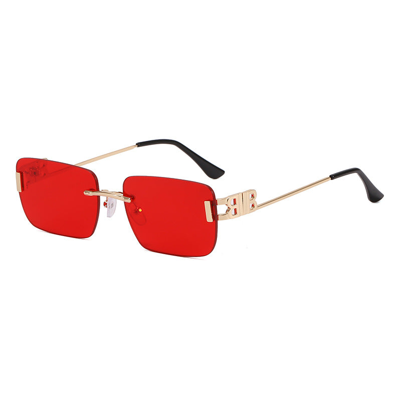 Damer moterik kvadratisk solbrille med gull aksenter Luvikno