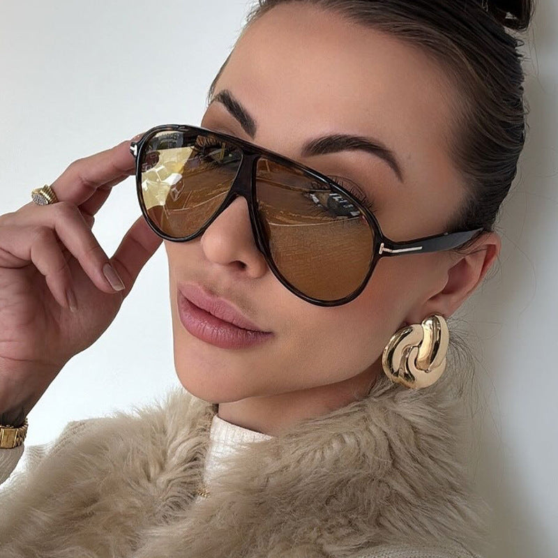 Dame moteriktig brille med stort trendy ramme Luvikno
