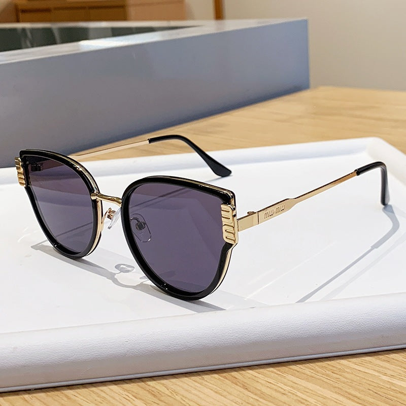 Damer Cat-Eye solbriller med elegante fremhevede linser Luvikno