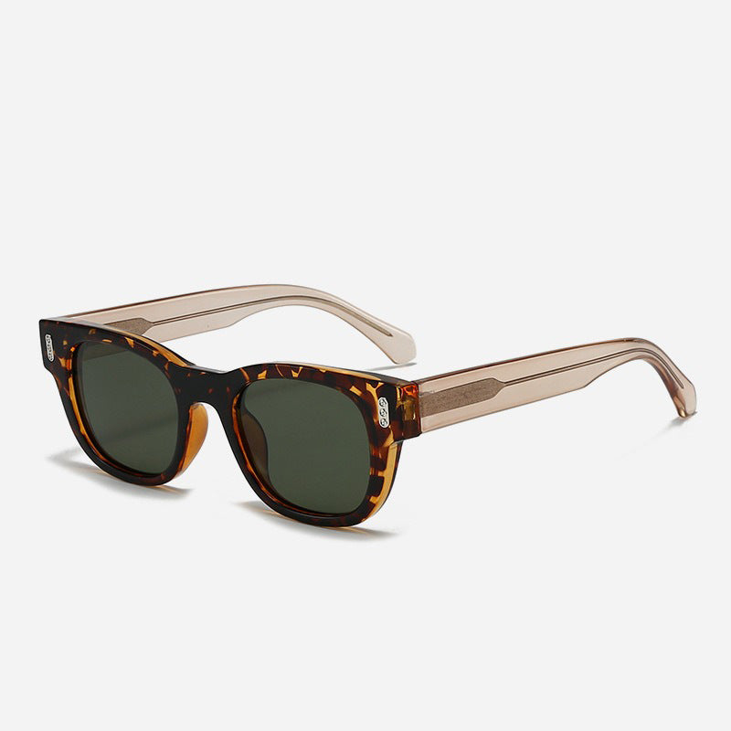 Dame moteriktig solbrille i kvadratisk design Luvikno
