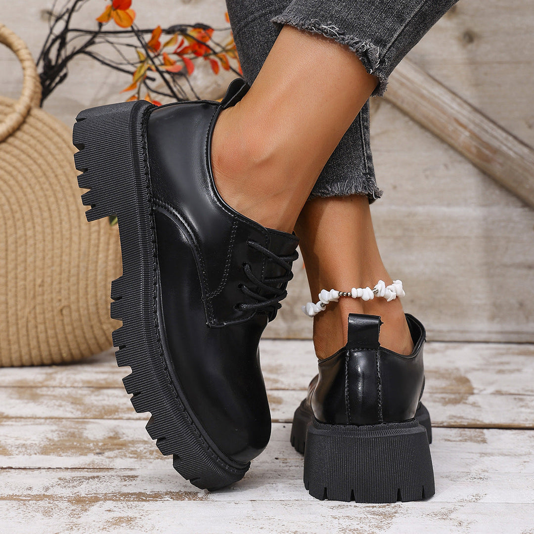 Luvik | Damens snøre sandal med holdbar såle og stilig design