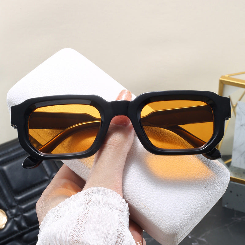 Dame moteriktig firkantet solbrille med klar ramme Luvikno
