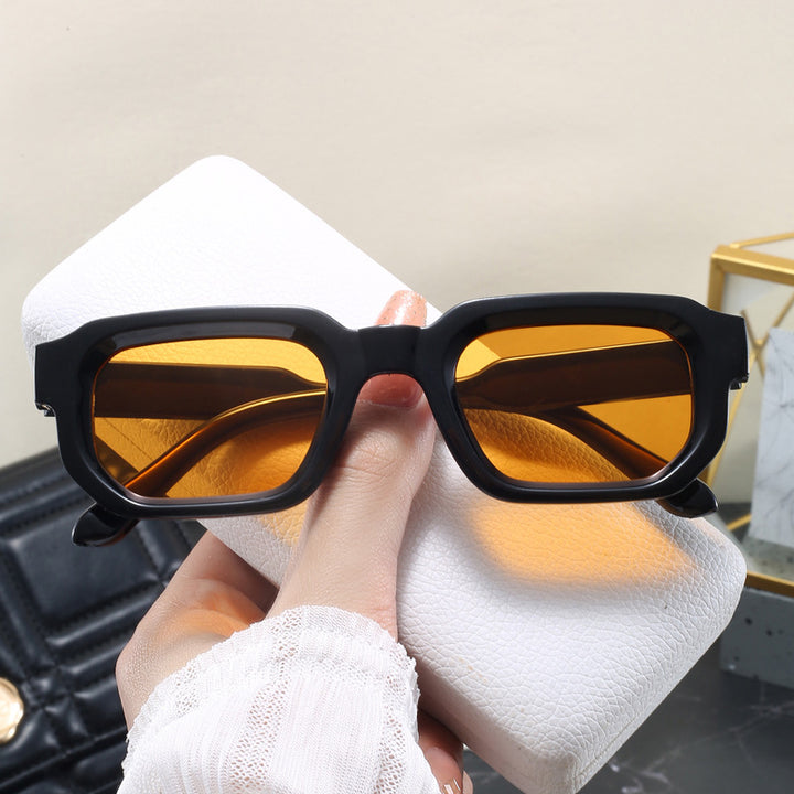 Dame moteriktig firkantet solbrille med klar ramme Luvikno