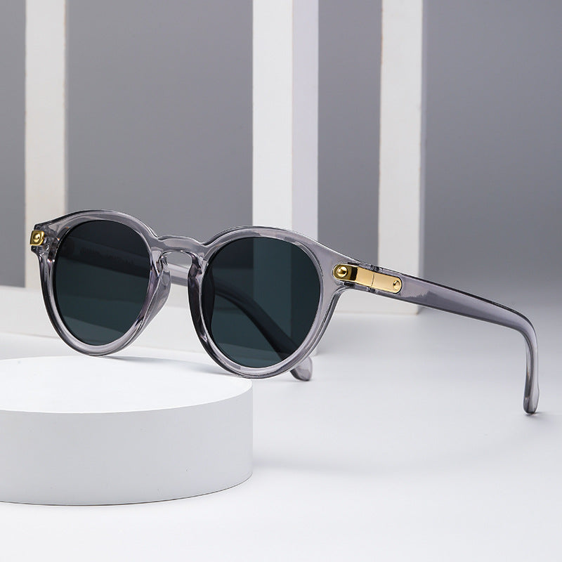 Dame moteriktig solbrille med transparent ramme og robuste glass Luvikno