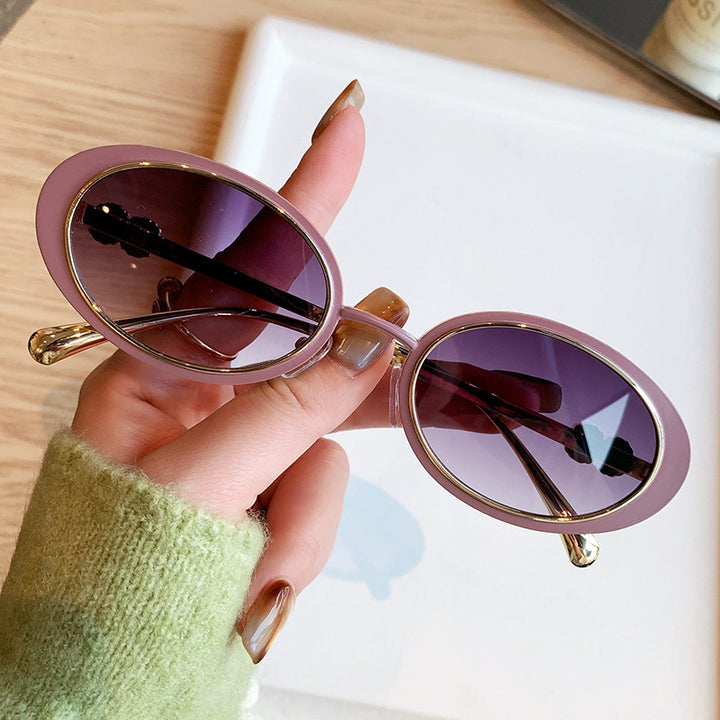 Dame moteriktig solbrille med stilfullt oseanisk design Luvikno