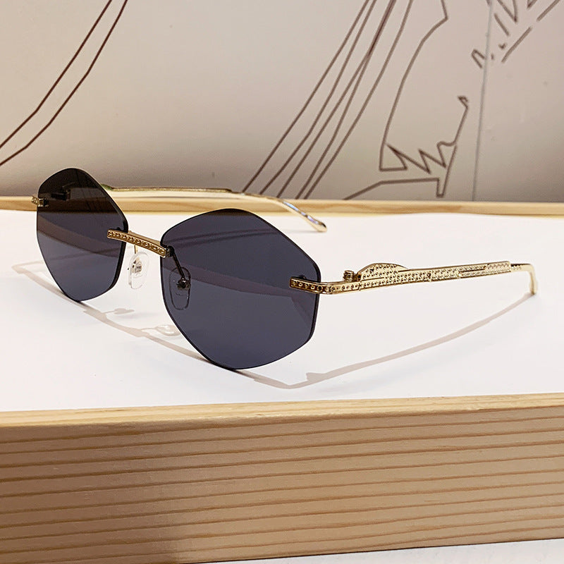 Dame ekstravagant solbrille med glitrende aksenter Luvikno