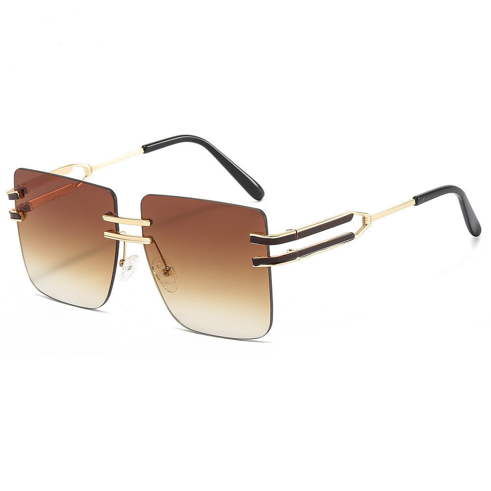 Dame mote solbrille med ekstravagant ramme og delikate detaljer Luvikno