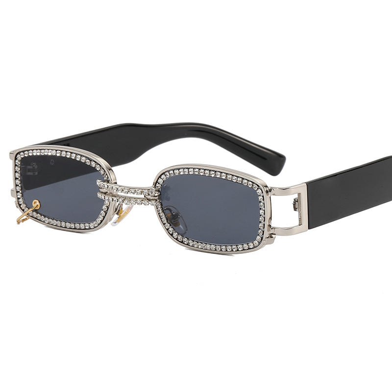 Dame moteriktig solbrille med glitrende krystalramme Luvikno