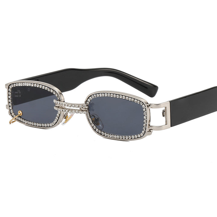 Dame moteriktig solbrille med glitrende krystalramme Luvikno