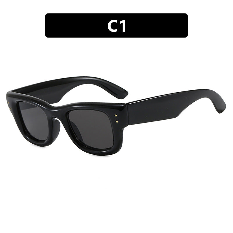 Dame moteriktig solbrille med bred, elegant ramme og beskyttende UV-filter Luvikno