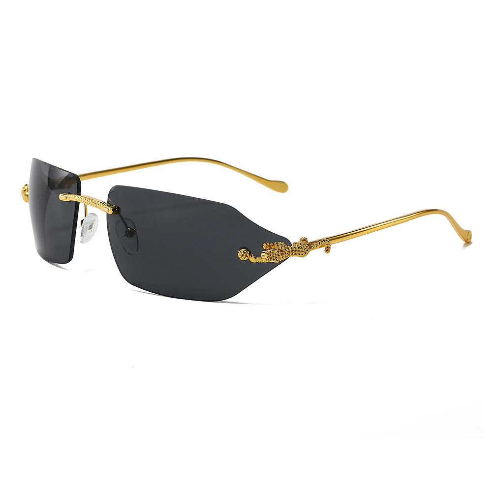 Dame Motefull solbrille med elegant ramme og eksklusive detaljer Luvikno