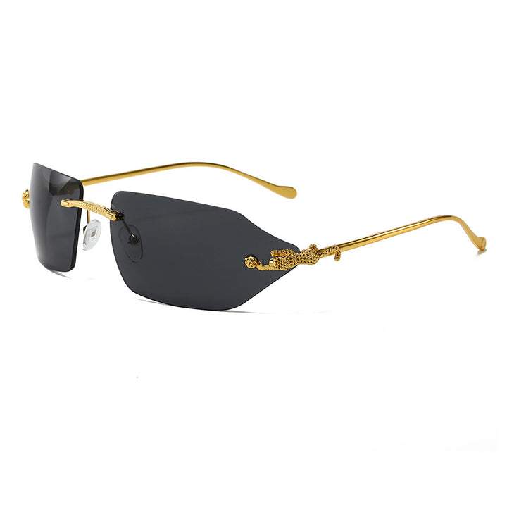 Dame Motefull solbrille med elegant ramme og eksklusive detaljer Luvikno