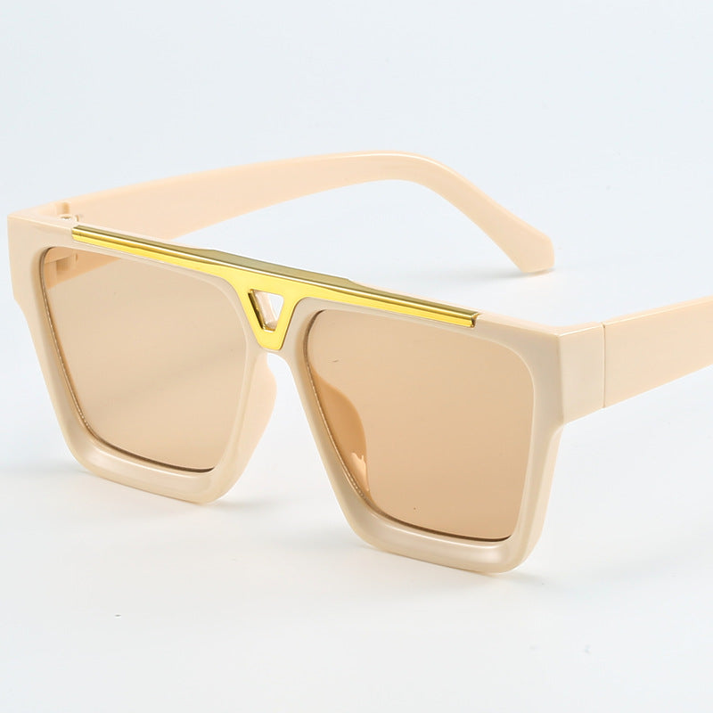 Dame moterik oversized solbrille med stilige gullaccent Luvikno