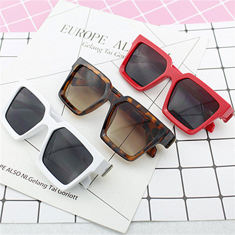 Dame Oversized-solbriller i trendy hjørne-design Luvikno