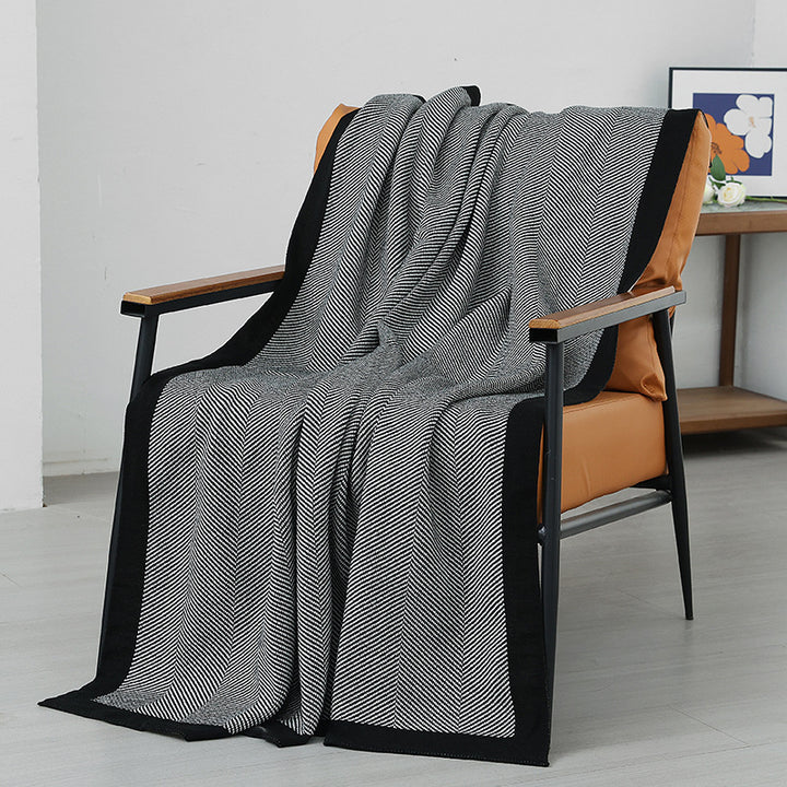 Kvinnelig Elegant Snuggle Blanket laget av Myk Strikk med Geometrisk Mønster Luvikno