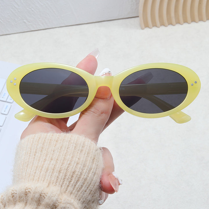 Damer moteriktig solbrille i elegant ovalt design Luvikno