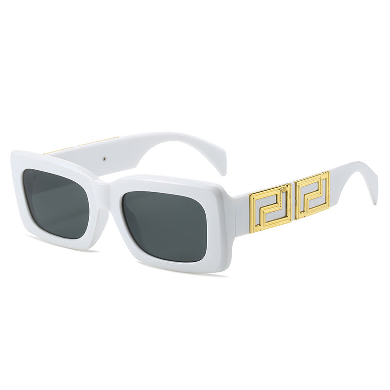 Damer elegant firkantet solbrille med luksuriøs gullaccent Luvikno