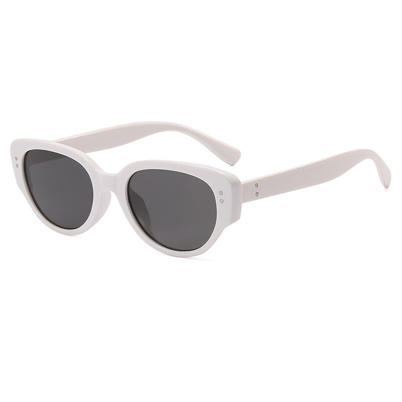 Dame moteriktig solbrille med markant design Luvikno