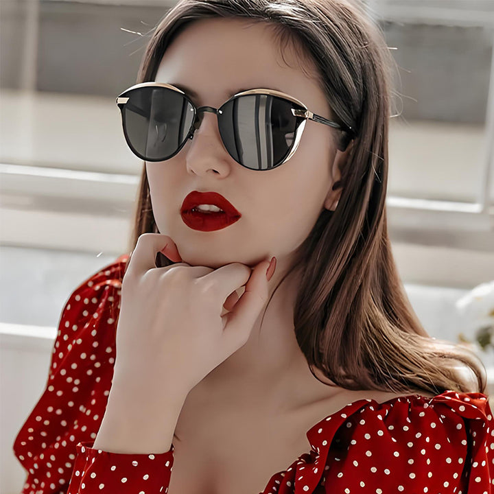 Dame designer solbriller med edelt fasettert design og høyverdig UV-beskyttelse Luvikno
