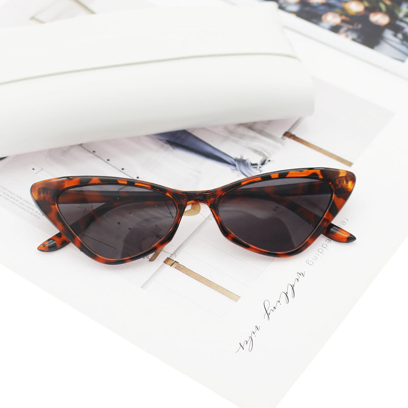 Dame Cat-Eye solbriller med nøye designet ramme Luvikno